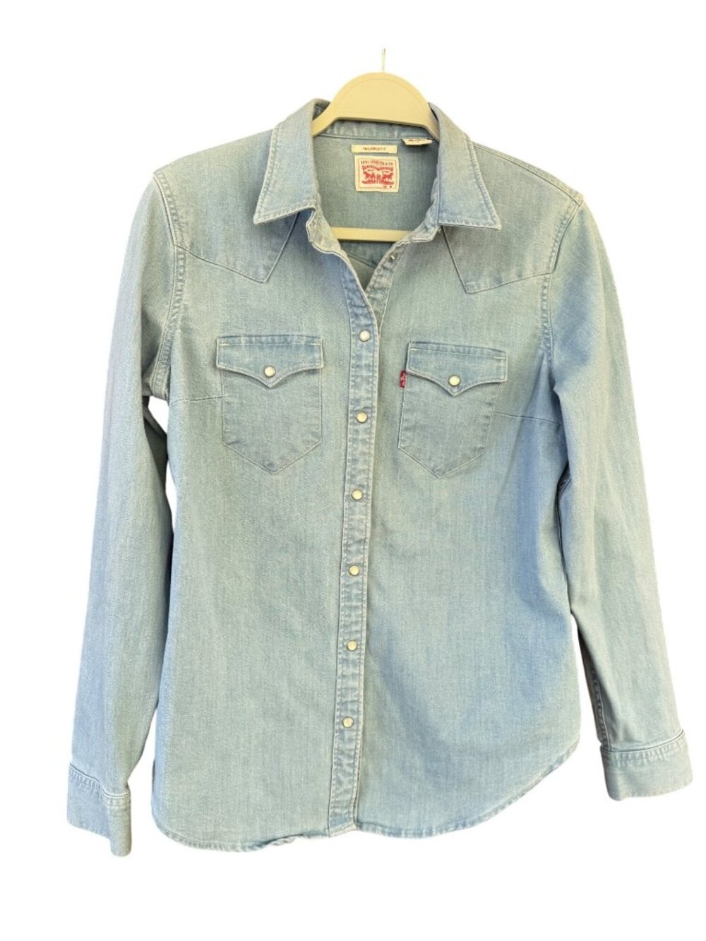 Levis Womens Medium Light Wash Denim Western Snap Button Shirt Tailored Fit.